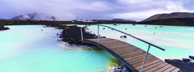 在冰岛蓝色潟湖泡温泉，正赶上地震