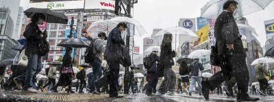 日本部分地区遭暴雨袭击 当局促数万人撤离