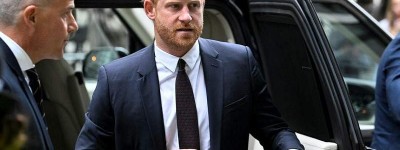 哈里王子抵达伦敦高等法院作证