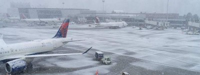 冬季风暴狂袭美国多地 上千趟航班被取消