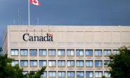 政府招聘引爆争议 42%职位特定种族優先