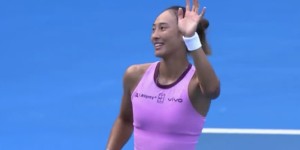 鄭欽文WTA250雅典站首輪告捷