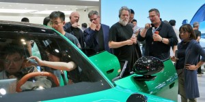 美国大V带外国人体验中国车，“真不敢相信美国禁售这款车”