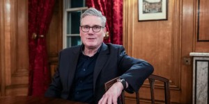 不学卡尼？访华前夕，英国首相斯塔默最新表态：不在中美间做选择