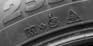 竟然还有这种事！快问保险公司“冬胎是否合规”？