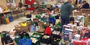 水深火热! 多伦多女牧师用自家车库”开仓放粮”: 每周救济300人!