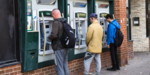 新政策：加拿大各银行现在提供免费和低成本账户，新移民有优待