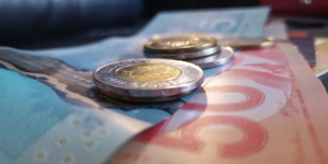 这样操作一对退休夫妇净资产30年内可从175万增至逾500万元