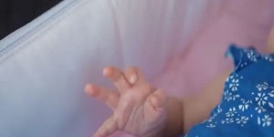 母婴同睡出悲剧！多个组织敦促民众转发此消息！