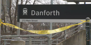 一名男子持枪在Danforth GO站被警方击毙：特别调查组正在调查
