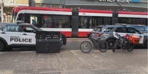 多伦多地铁站一名TTC员工与顾客互相动刀子：两人均被控罪