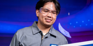 多伦多23岁小伙玩彩票一年就中了巨额彩票头奖：回报母亲