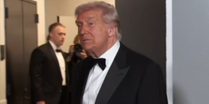 特朗普说与卡尼关系很好：是否重启与加拿大贸易谈判“走着瞧”