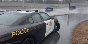 网约车失控撞卡车：两名乘客来自Bradford30岁男子当场死亡