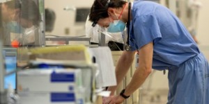 魁省安省多家医院、养老院再次强制要求佩戴口罩！