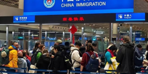 中国高调清查“双重身份”！加拿大华人机场被拦、户口当场注销！