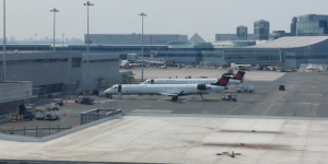 多伦多航班外籍男子辱骂中国女子: 女博士用英语反怼! 结局爆爽!