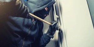 节假日出行期间，如何预防入室盗窃！