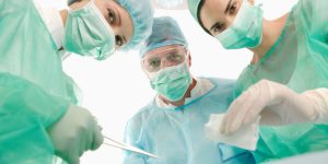 华人听不懂外语，被误切子宫！这些病情的英文表达必知