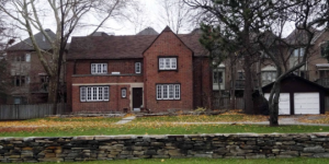 加拿大情侣自掏$22万修复市政百年老宅自住！终被扫地出门