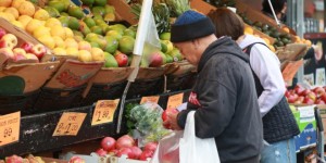 不是开玩笑：Loblaw的CEO严肃地考虑过将香蕉拆开，一根根卖