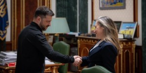 加拿大前副总理方慧兰宣布辞去国会议员，转任乌克兰总统顾问