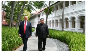 特朗普连晒三张与金正恩合照，“再次释放对话信号”