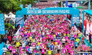 2026榆林马拉松：1.5万名跑者驰骋塞上驼城 刷新三项赛会纪录