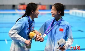 （爱知·名古屋亚运会）中国队包揽跳水男、女1米板冠军