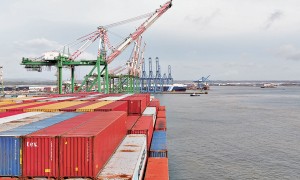 政界：巴拿馬港口裁決違合約精神