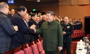 中央軍委舉行慰問駐京部隊老幹部迎新春文藝演出　習近平向全軍老同志祝賀新春