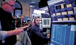 美伊談判重啟前景反覆　首選「高成長+高股息」投資