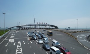 五一｜粵港澳假期跨境遊升溫　港珠澳大橋珠海口岸迎客流車流高峰