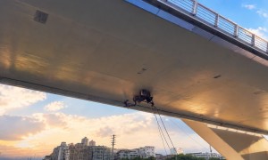 磁吸機器人代替「蜘蛛人」　科技塗裝豐都大橋