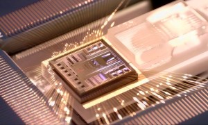 中大研全光訊號處理器 極速傳輸每秒1.6Tb超低電耗 突破AI跨數據中心瓶頸