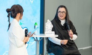 每天用200%精力經營網上頻道 李珊珊擬以600字大綱敲開電影夢