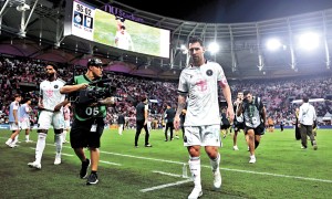 卡斯米路「擺烏龍」 美斯復出仍失分