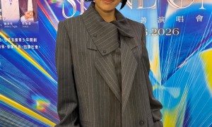 老公跟黃宗澤「世紀擁抱」 胡杏兒驚訝無備案！