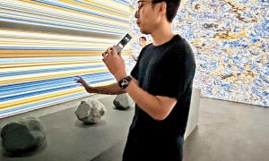 韓家俊《解石見時》 天氣數據孕育「會呼吸」的石頭