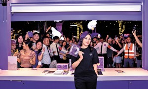 楊千嬅廣州騷熱到頭暈坐台唱 歌迷合唱為其打氣