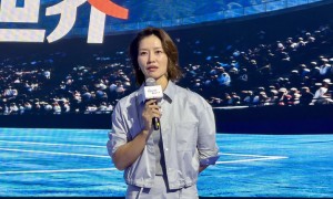 李娜現身上海網球大師賽牽手兒童選拔賽