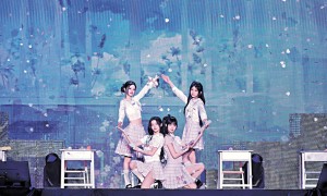 韓團ILLIT獻《夢中人》冧港迷
