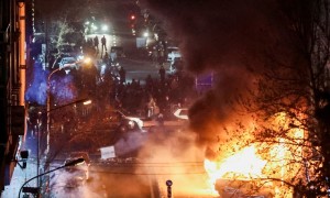 “这是电子战”，伊朗正搜捕星链用户