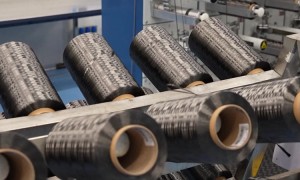 率先实现世界最强超高强度碳纤维百吨级量产，中国领先美日