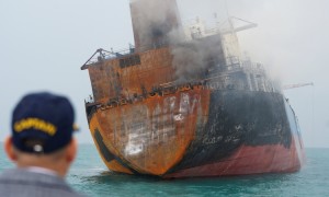 特朗普一顿狂吹，G7盟友全急了：快结束吧，海峡还卡着呢