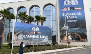 特朗普坚称伊朗内部“严重分裂”，分析人士：美国在给自己“找台阶”