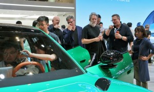 美国大V带外国人体验中国车，“真不敢相信美国禁售这款车”