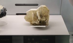 “中国发现稀有石英资源，有助于降低对美进口依赖”