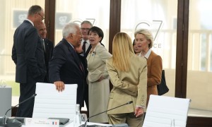 联手G7对抗中国？“目光短浅的日本政客，正将东亚推向不归路”