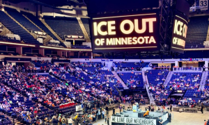 罢课、歇业、罢市，美国明尼苏达“5万抗议者零下23度步行示威”